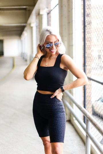 Black Thick Strap Ribbed Cropped Tank Top